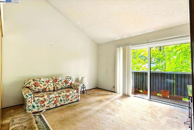 2437 Sebastopol Ln, Hayward CA: https://media.crmls.org/mediaz/be39539e-ba78-4234-8ee2-8ed48e45a4d7.jpg