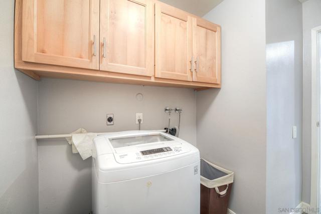 17240 Cuvee Ct, Poway CA: https://media.crmls.org/mediaz/be39c27c-b0ce-4e97-a7c2-f735a37b205a.jpg