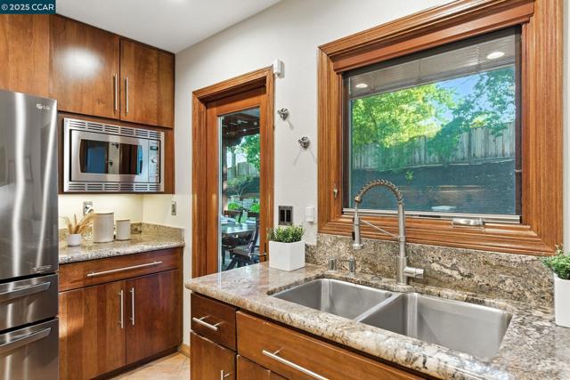15 Ardmore Ct, Pleasant Hill CA: https://media.crmls.org/mediaz/be3a058a-4eb2-4736-bf28-a2f3ec24fbd3.jpg