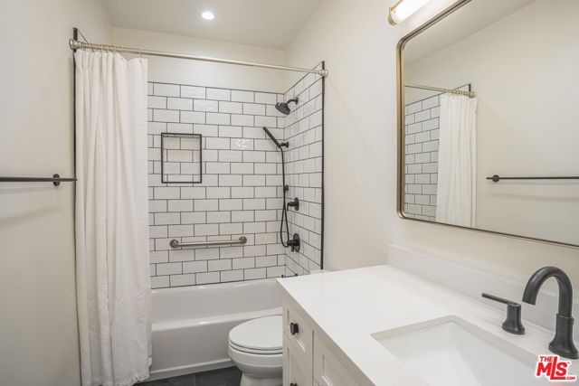 1320 Princeton Street, 201 photo 26