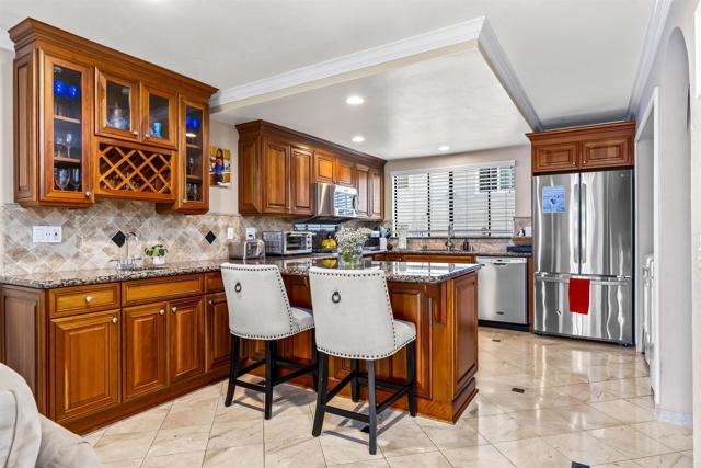 Image 6 of 27 For 4092 Riviera Drive 3