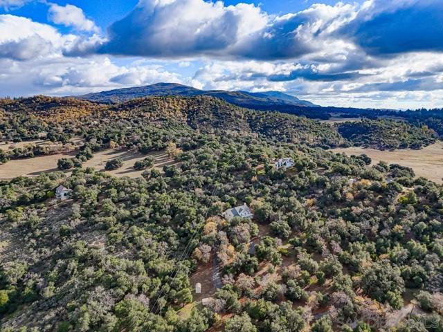 3591 Deer lake Park Rd, Julian CA: https://media.crmls.org/mediaz/be3bad99-454c-4170-9399-11fc1224f7e7.jpg