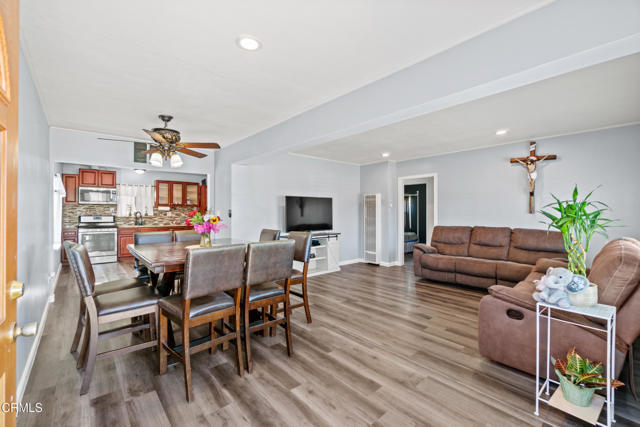 Detail Gallery Image 3 of 27 For 1041 S G St, Oxnard,  CA 93030 - 4 Beds | 2 Baths