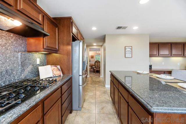 1616 Pegasus Way, San Marcos CA: https://media.crmls.org/mediaz/be3be55f-13ba-4581-a6d6-d3a6f9094f14.jpg