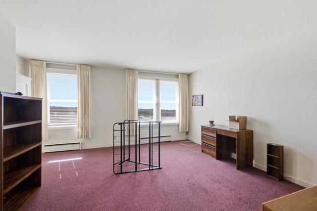 3900 Balboa Street, San Francisco CA: https://media.crmls.org/mediaz/be3c2ad5-f3d4-499b-bcda-923d771455d6.jpg