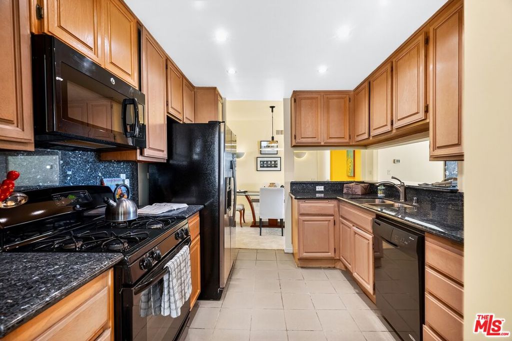 https://media.crmls.org/mediaz/be3c810f-565d-482f-9249-067737fa8a04.jpg?preset=X-Large