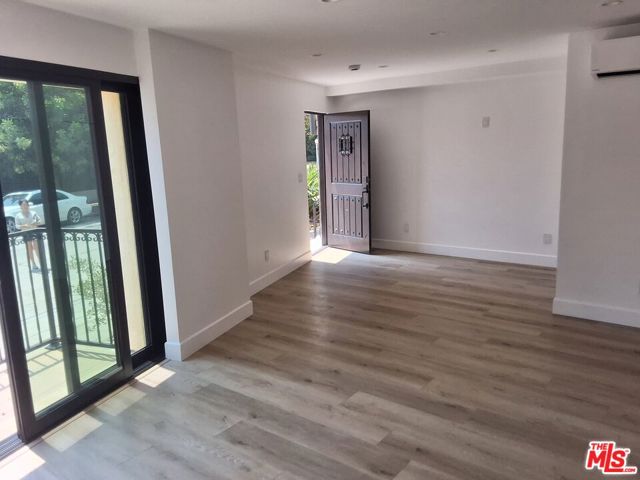 5247 W 9th Street, Los Angeles CA: https://media.crmls.org/mediaz/be3cf671-8a6f-4f06-aaa7-fa4090ed54ce.jpg