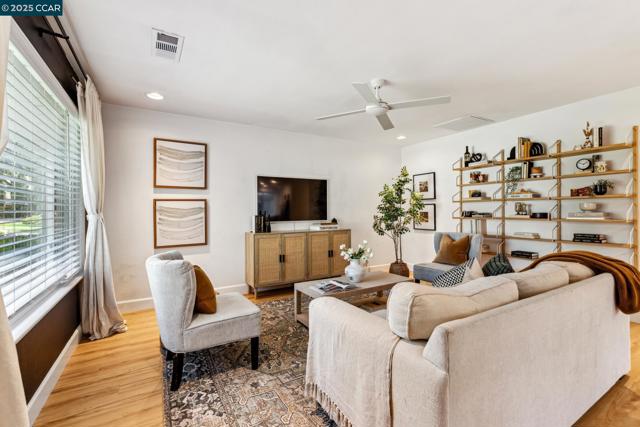 2877 Fountainhead Drive, San Ramon CA: https://media.crmls.org/mediaz/be3d009b-f7f6-4858-bfeb-3810831d77ce.jpg