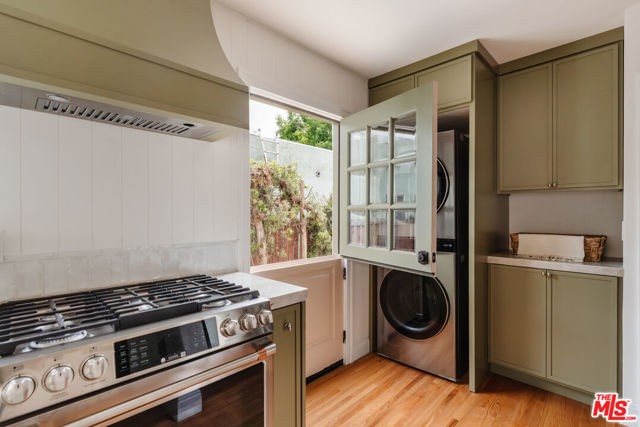 3029 S Norton Avenue, Los Angeles CA: https://media.crmls.org/mediaz/be3d239e-9182-41d9-8036-b68daaf3064a.jpg