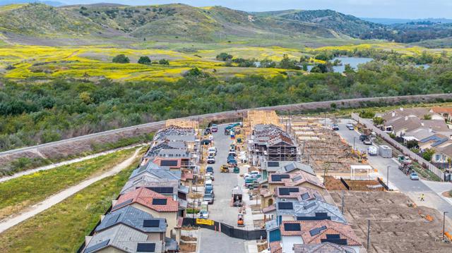 Detail Gallery Image 3 of 7 For 701 Kingbird Loop, Oceanside,  CA 92058 - 4 Beds | 2/1 Baths
