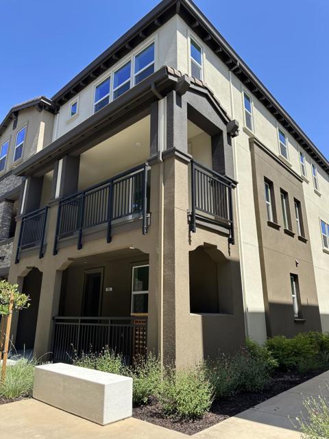 923 Layola Lane, Morgan Hill CA: https://media.crmls.org/mediaz/be3ddce7-3406-410d-9367-f36f00330585.jpg