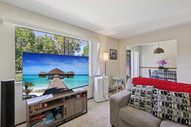 880 Apricot Lane, Hollister CA: https://media.crmls.org/mediaz/be3df61c-f4ae-4434-904d-5f52bd562ba6.jpg