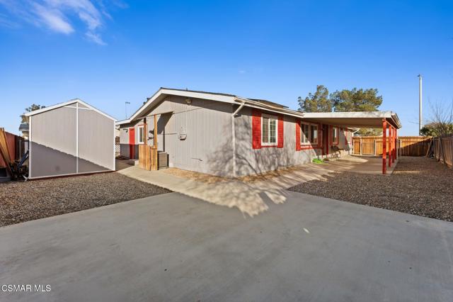 19036 Janine Street, Adelanto CA: https://media.crmls.org/mediaz/be3e39a2-da9c-421b-847a-ebba250ff29f.jpg