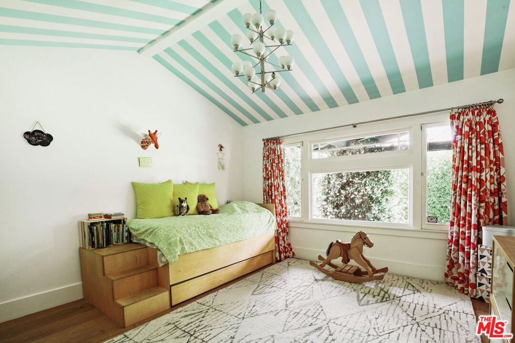 https://media.crmls.org/mediaz/be3e60bc-e603-4dbd-8ef2-dce918439442.jpg?preset=X-Large