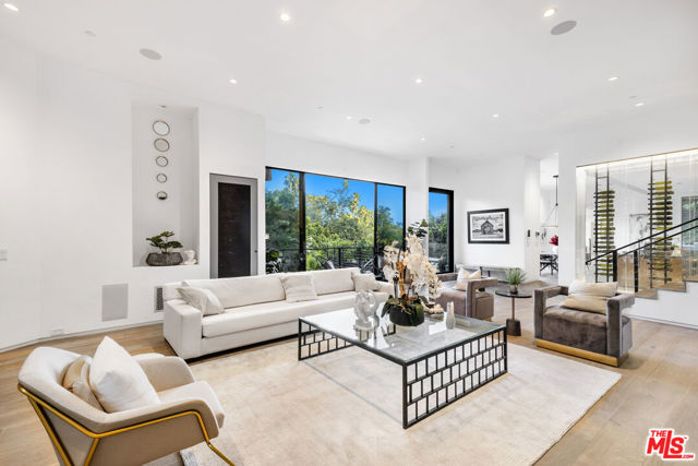 727 N Beverly Glen Boulevard, Los Angeles CA: https://media.crmls.org/mediaz/be3f560d-d6da-4ccd-925f-93475d319c20.jpg