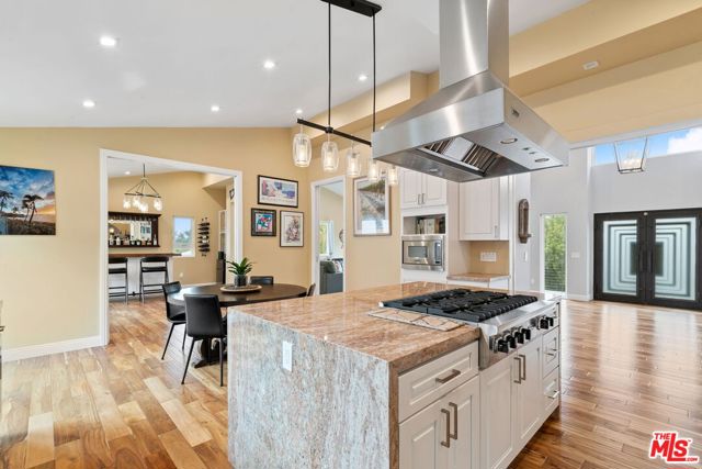 436 Levering Avenue, Los Angeles CA: https://media.crmls.org/mediaz/be3f7ff8-66ac-4e95-8a90-5dc5e479888f.jpg