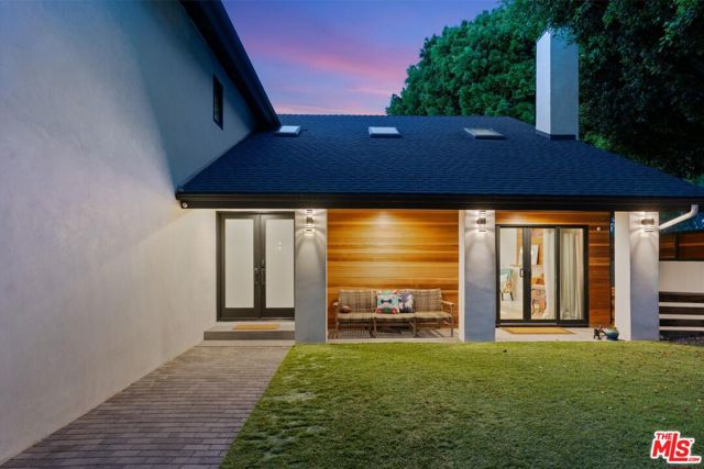 3134 Granville Avenue, Los Angeles CA: https://media.crmls.org/mediaz/be402030-6760-4a9f-a8b5-89b271aa6208.jpg