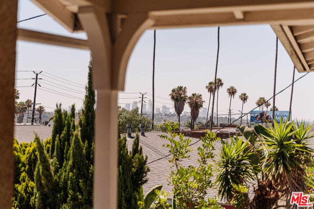 https://media.crmls.org/mediaz/be405f62-4f88-42b1-943e-db692d4cab22.jpg?preset=X-Large