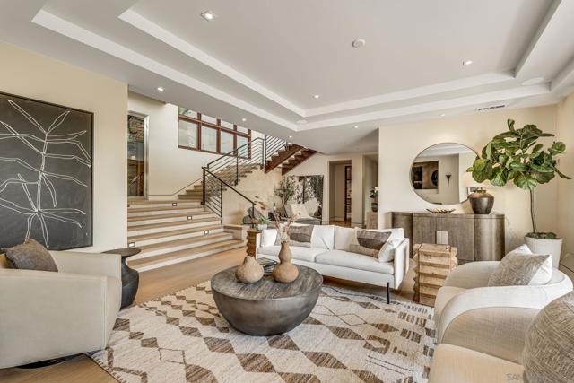 8070 La Jolla Scenic Dr N, La Jolla CA: https://media.crmls.org/mediaz/be41050c-2cbc-4614-a1e1-1c00b87c86e0.jpg
