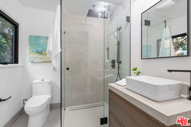 722 N La Jolla Avenue, Los Angeles CA: https://media.crmls.org/mediaz/be417de2-8ca3-4c80-9d61-8bff5487ddb5.jpg
