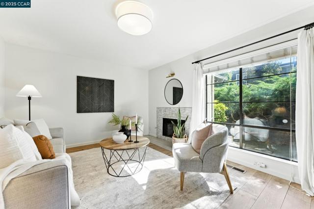 1660 San Luis Rd, Walnut Creek CA: https://media.crmls.org/mediaz/be42006f-6bb4-4d14-800e-e2af9dd1374a.jpg