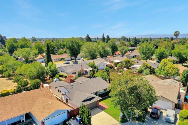 34863 Warwick Court, Fremont CA: https://media.crmls.org/mediaz/be426645-9999-4352-87e6-2b3d6d612b4d.jpg