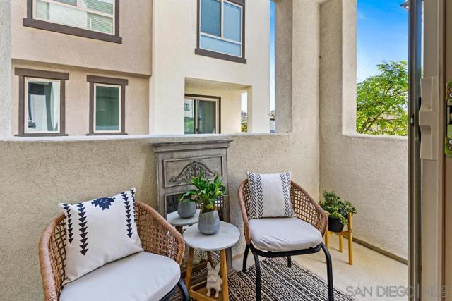 2445 Verano Way, Vista CA: https://media.crmls.org/mediaz/be42ac49-592d-4f8b-ae30-60cda6333e56.jpg