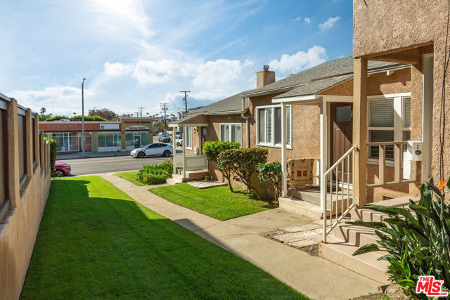 Image 6 of 19 For 702 Pacific Coast Highway