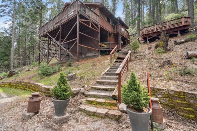 2120 Pack Trail, Mount Shasta CA: https://media.crmls.org/mediaz/be43a55a-1e50-4153-bc7a-8659b9478a72.jpg