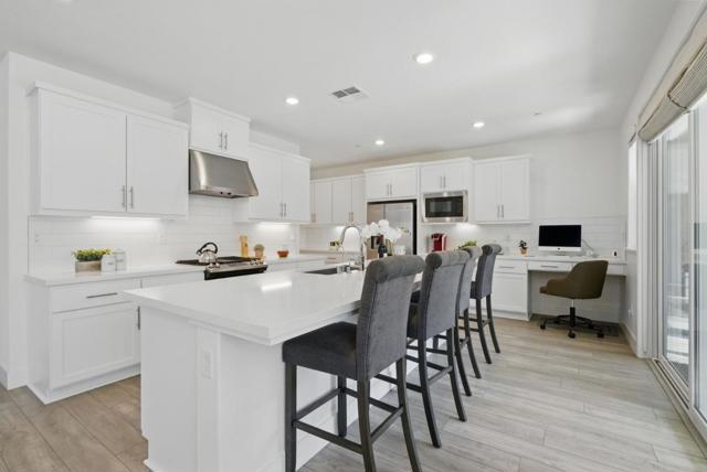 7081 Kirigin Way, Gilroy CA: https://media.crmls.org/mediaz/be43e7ec-eb50-450d-931e-b6be9370f023.jpg