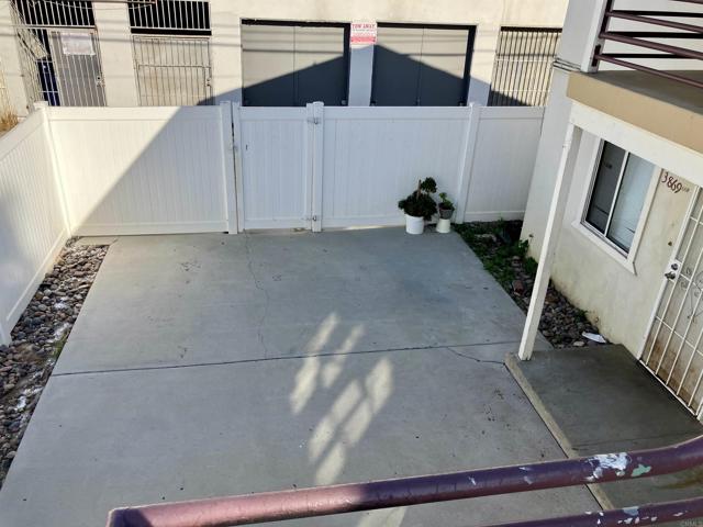 Image 6 of 20 For 3867 Menlo Avenue