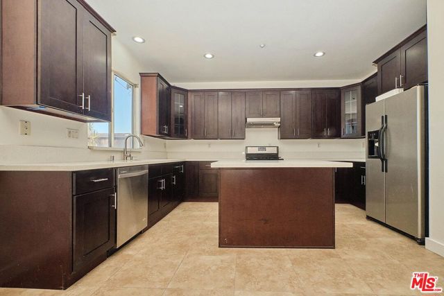 12512 Valley Vista Way, Sylmar CA: https://media.crmls.org/mediaz/be43f7b2-b5b5-464d-8278-4a0c8782a360.jpg
