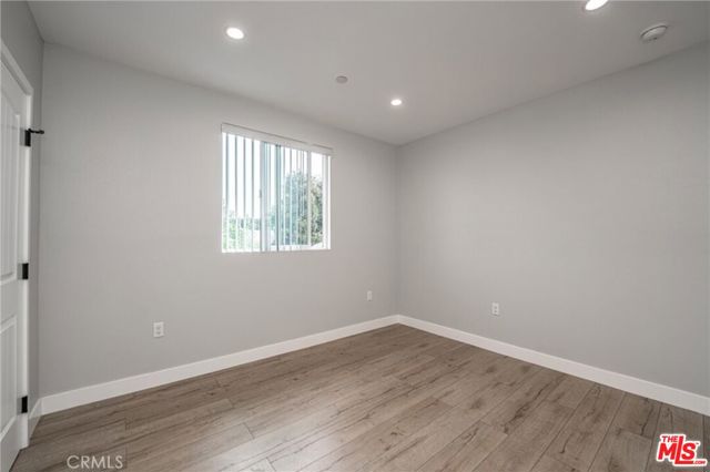 433 W Gage Avenue, Los Angeles CA: https://media.crmls.org/mediaz/be446567-bee7-4bff-8243-d91c3d707dad.jpg