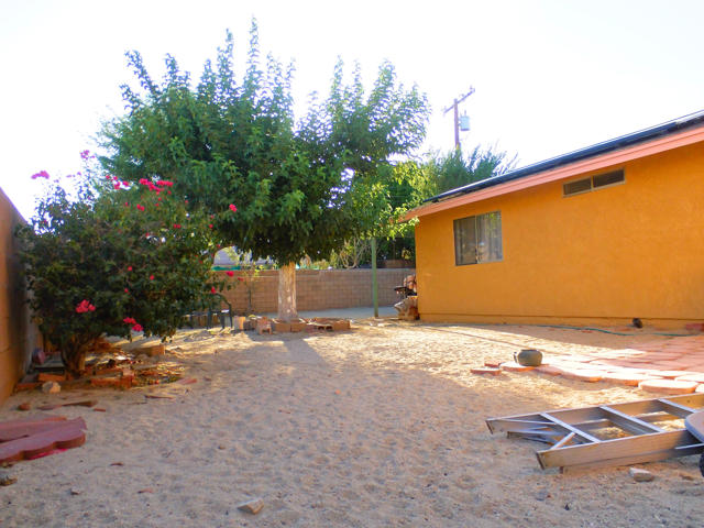 13547 Caliente Drive, Desert Hot Springs CA: https://media.crmls.org/mediaz/be44baac-284b-4819-99ae-1477b5590e2c.jpg