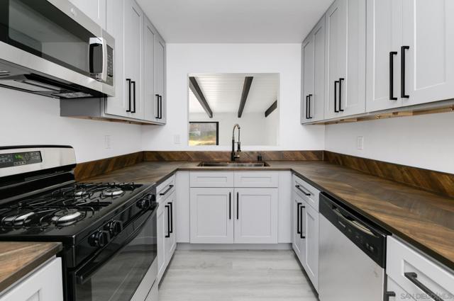 307 S Belmont Ave, National City CA: https://media.crmls.org/mediaz/be453101-4983-4a00-b2e0-535ae9161e49.jpg