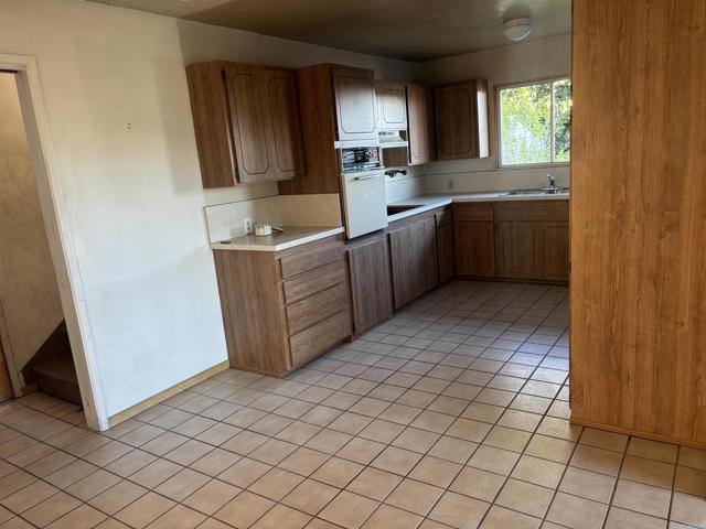 Detail Gallery Image 4 of 12 For 10050 Cristobal Dr, Spring Valley,  CA 91977 - 5 Beds | 2 Baths