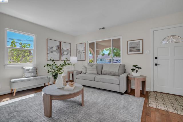 Image 11 of 36 For 16188 Yale Ave