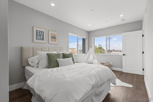 914 10th St, Imperial Beach CA: https://media.crmls.org/mediaz/be45eac8-089e-465d-a0e9-ea0a336104cf.jpg