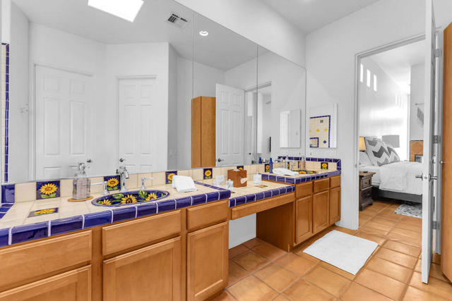 77440 Calle Ensenada, La Quinta CA: https://media.crmls.org/mediaz/be463a71-f43d-4e92-8034-a050aa4cf590.jpg