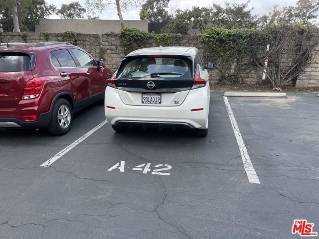 1 Uncovered Parking