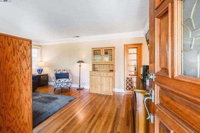 2515 Crystal Dr, Santa Clara CA: https://media.crmls.org/mediaz/be470b55-8a93-4f57-a00f-85f48fad70a7.jpg