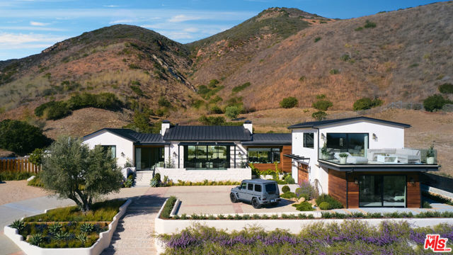 29685 Cuthbert Road, Malibu CA: https://media.crmls.org/mediaz/be47bca1-99cd-4948-9db6-6f852d12b24c.jpg