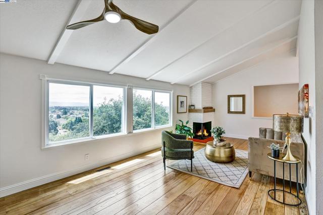 33039 Palmetto Dr, Union City CA: https://media.crmls.org/mediaz/be47edfb-7614-4f4d-b378-f275d0d6e426.jpg