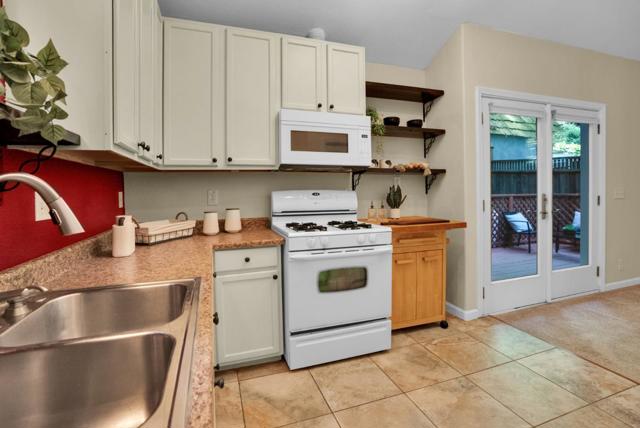 17981 Ogallala Warpath Road, Los Gatos CA: https://media.crmls.org/mediaz/be482792-95b7-4813-befd-032934dc50d5.jpg