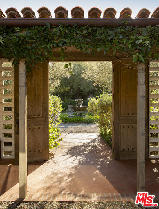 770 Via Manana, Montecito CA: https://media.crmls.org/mediaz/be483dab-8eea-435f-951c-835551aca859.jpg