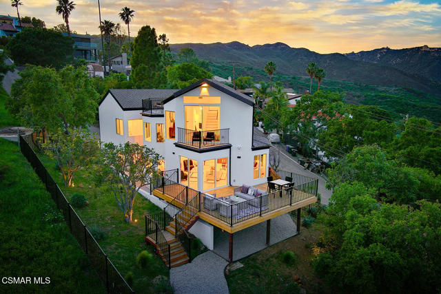 26200 Lockwood Road, Malibu CA: https://media.crmls.org/mediaz/be4853ce-f731-4c5b-bdff-6c22e245c739.jpg