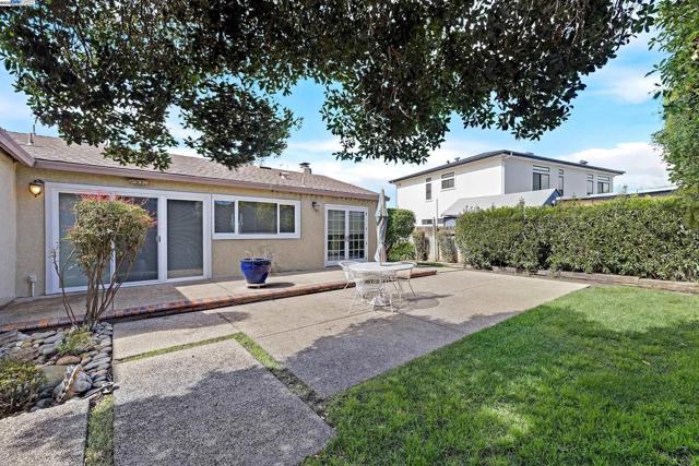 576 Emerald St, Livermore CA: https://media.crmls.org/mediaz/be490634-bf6f-4115-b63b-af4ff6dba51a.jpg