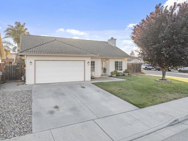 600 Gabriele Court, Hollister CA: https://media.crmls.org/mediaz/be491db6-83f1-45b3-afe3-450d91a234ff.jpg