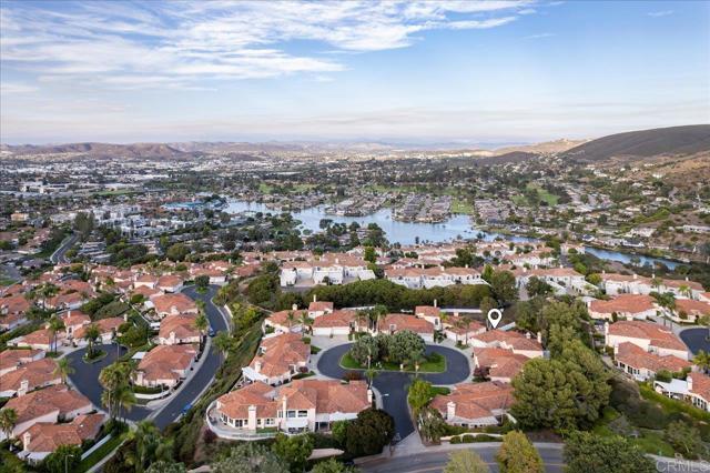 1203 Via Apuesto, San Marcos CA: https://media.crmls.org/mediaz/be497248-7656-4f09-b101-5a960b769651.jpg