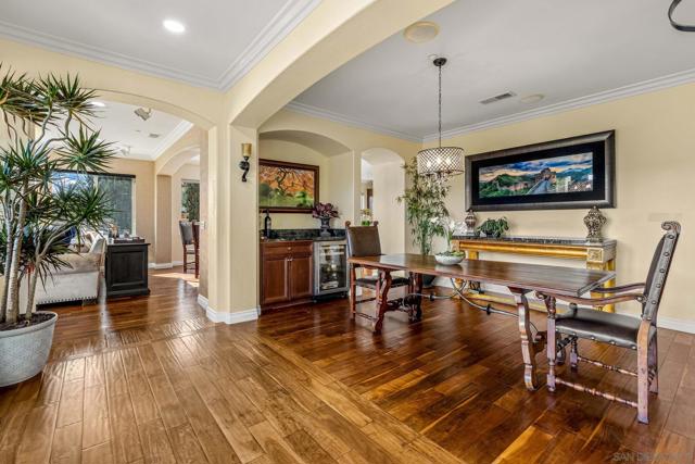 278 Avenida Loretta, Chula Vista CA: https://media.crmls.org/mediaz/be4a1e89-501d-43d3-bb9f-bdf126cf9efe.jpg